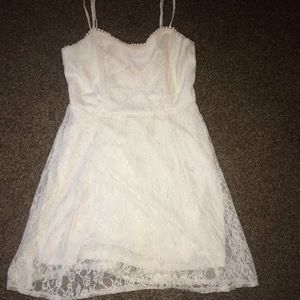 Medium lace dress